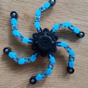 Reçu le Hand Spinner Robot Transformable de la cliente V*****a.