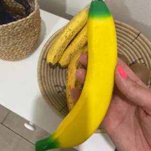 Reçu le jouet banane anti-stress Squishy de la cliente R**a.