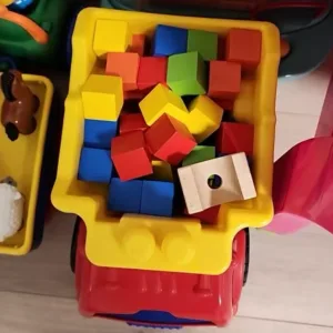 Reçu 50pcs de cubes en bois colorés de la part du client P***o.