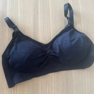 Reçu le soutien-gorge d'allaitement de la cliente T****e.