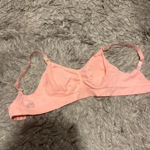 Reçu le soutien-gorge d'allaitement de la cliente S****e.