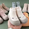 chaussures pour bébé, chaussures à enfiler, chaussures à chaussettes, chaussures pour premier marcheur, chaussures à semelle en caoutchouc