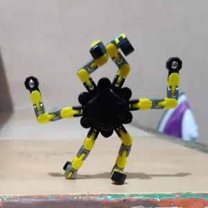 Reçu le Robot Transformable Fidget Spinner du client K****n.